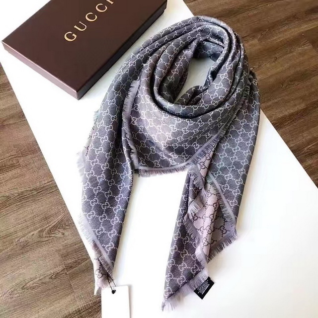 GUCCl brand scarf 42